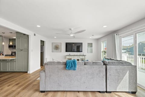 Unwind in beachside comfort with gorgeous views House in Hitchcock