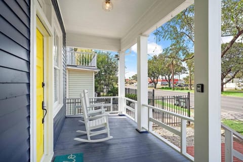 Cozy Home Near Downtown with a Pool and Fire Pit House in Galveston Island