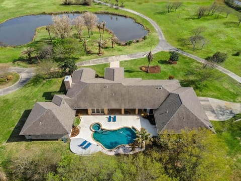 Huge, luxurious and secluded estate with private pool, pond, and large yard House in Galveston Island