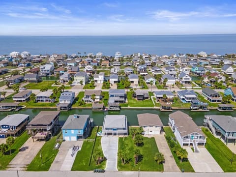 Texan Waterfront Retreat with Boat Slip, Fire Pit, Game Room and Outdoor Shower House in Galveston Island