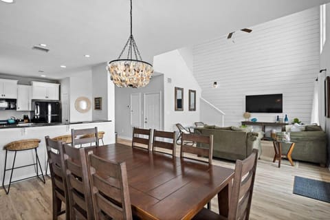 Spacious waterfront canal home with boat slip and large deck House in Terramar Beach