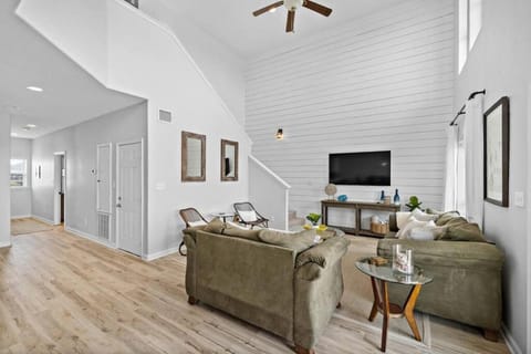 Spacious waterfront canal home with boat slip and large deck House in Terramar Beach