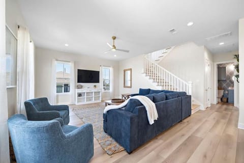 Stunning and grand beach house with ample space close to the beach House in Galveston Island