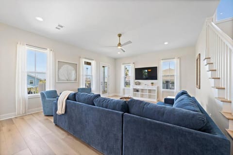 Stunning and grand beach house with ample space close to the beach House in Galveston Island