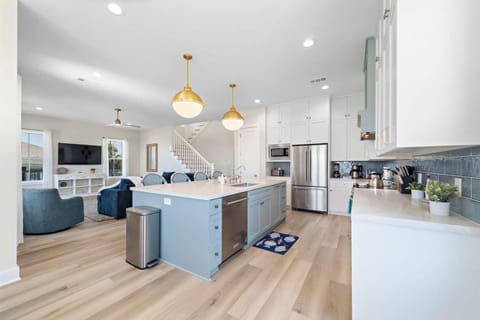 Stunning and grand beach house with ample space close to the beach House in Galveston Island