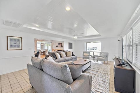 Tranquil Home with Private, Texas-Shaped Pool House in San Leon