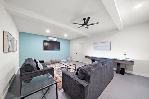 Family home with game room near downtown House in Galveston Island