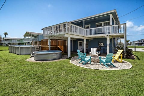 Beach Home with Cowboy Pool, Big Deck and Ocean View House in Galveston Island