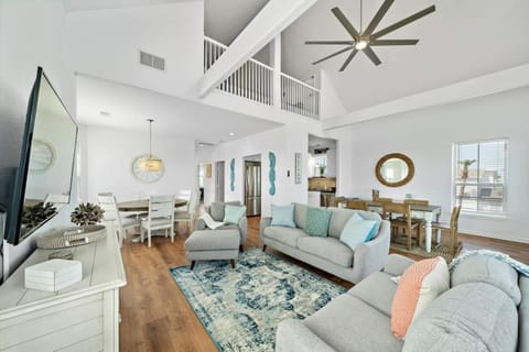 Beach House Located Steps from the Beach House in Galveston Island