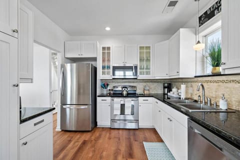 Beach House Located Steps from the Beach House in Galveston Island