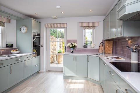 Coffee/tea facilities, Kitchen or kitchenette, dishwasher, flat iron, microwave, oven, stove, toaster, washing machine, dryer