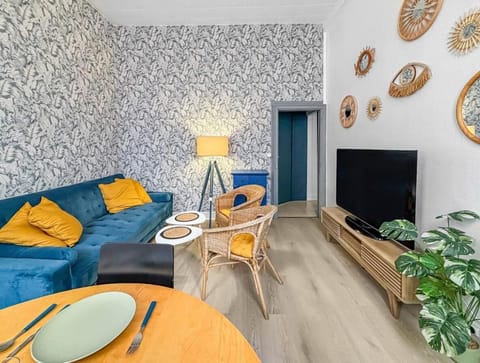 Superbe appartement avec hauteur sous plafond à Poissy en plein centre Ville Ideal professionnels couples et famille Apartment in Poissy
