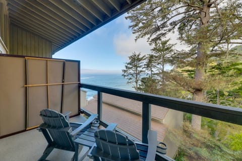 Steps to Otter Crest Beach Studio with Resort Perks Apartment in Otter Rock