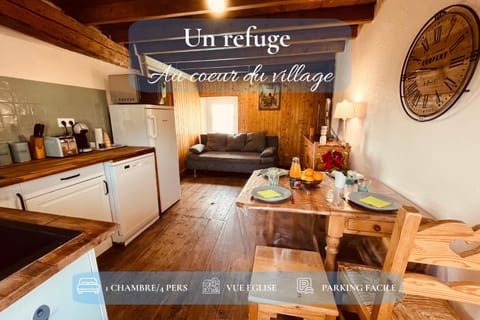 Kitchen or kitchenette, Seating area, Meals