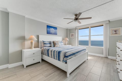 New listing! Direct oceanfront condo with private balcony overlooking the pool and beach House in Daytona Beach