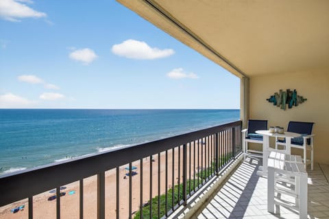 Renovated direct oceanfront condo with spacious balcony, heated pool, and garage parking House in Daytona Beach