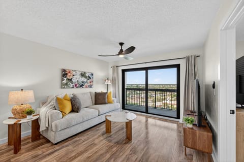 New Listing! Fully renovated with a sunset view, beachfront property with a heated pool House in Daytona Beach