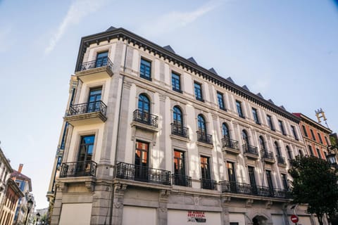 Property building, Facade/entrance