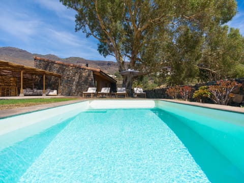 Spring, Day, Natural landscape, Mountain view, Swimming pool, sunbed