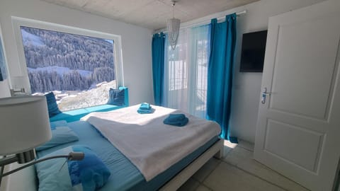 Bed, Natural landscape, Photo of the whole room, Bedroom, Mountain view, towels