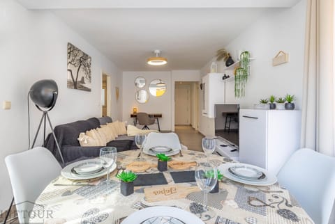 Communal lounge/ TV room, Living room, Dining area