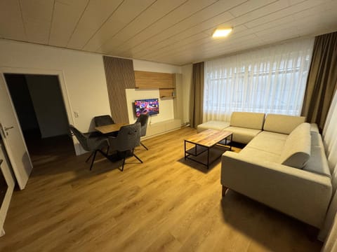 Communal lounge/ TV room, TV and multimedia, Living room, Seating area, Evening entertainment