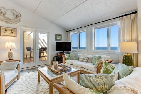 3 Bedroom 3Bath Oceanfront PentHouse in Shipwatch House in Amelia Island