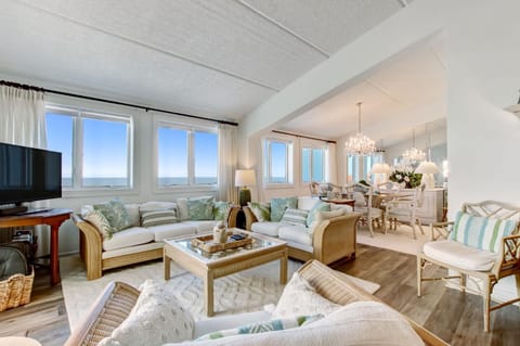 3 Bedroom 3Bath Oceanfront PentHouse in Shipwatch House in Amelia Island
