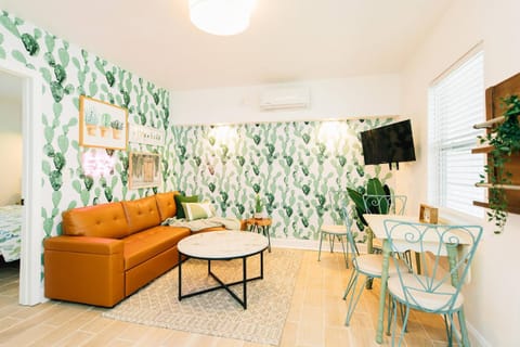 Living room, Photo of the whole room, Seating area, Beach