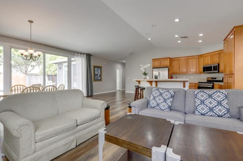Quiet and Convenient! Santa Rosa Family Home with Yard House in Santa Rosa