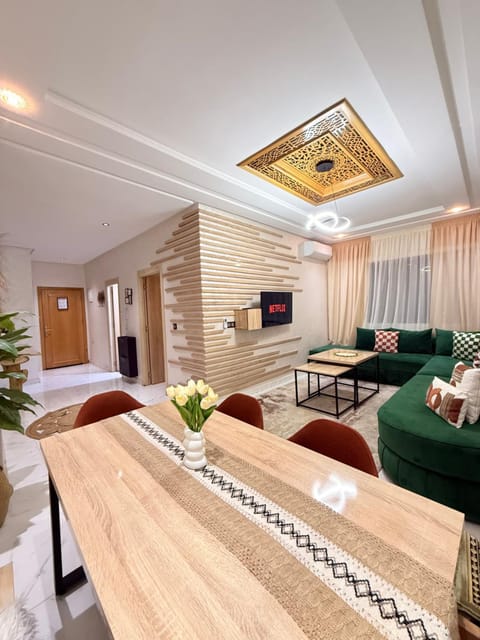 Living room, Meals
