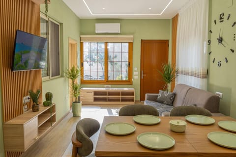 TV and multimedia, Living room, Dining area, air conditioner
