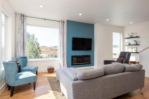 The Perch Modern Luxury with Panoramic Views House in Philipsburg