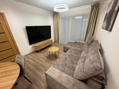 Communal lounge/ TV room, TV and multimedia, Living room, Seating area, Evening entertainment
