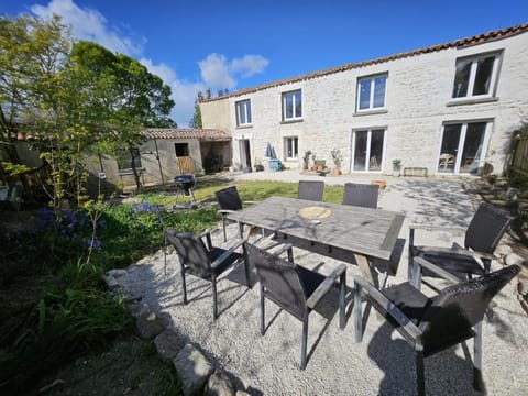 Property building, Patio, Garden, Dining area, Garden view