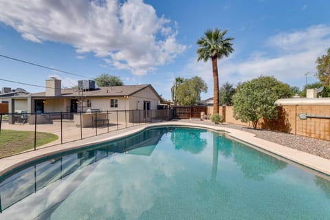 Game Room, Family-Friendly Yard! Gem in Phoenix House in Paradise Valley
