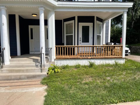 Property building, Patio, Balcony/Terrace