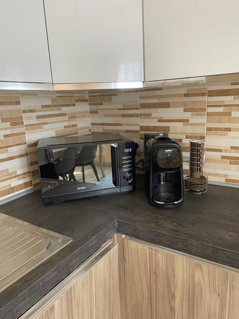 Coffee/tea facilities, microwave
