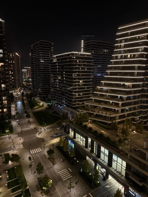 Night, Neighbourhood, City view, River view, Street view, Location