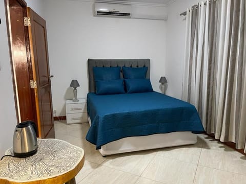 Bed, Bedroom, air conditioner