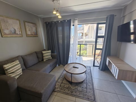 Communal lounge/ TV room, Living room, Seating area