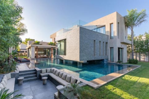 Property building, Day, Garden, Garden view, Pool view, Swimming pool