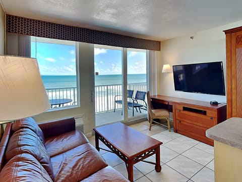 Day, TV and multimedia, View (from property/room), Balcony/Terrace, Living room, Seating area, Sea view, furniture