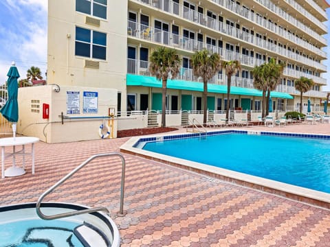 Property building, Garden, Balcony/Terrace, Seating area, Swimming pool