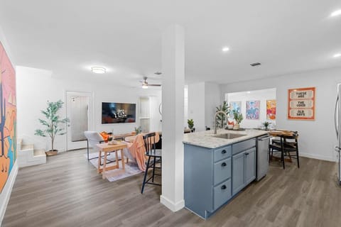 Sleeps 8 Modern 3BR Leander Coffee Bar & Yard Apartment in Leander