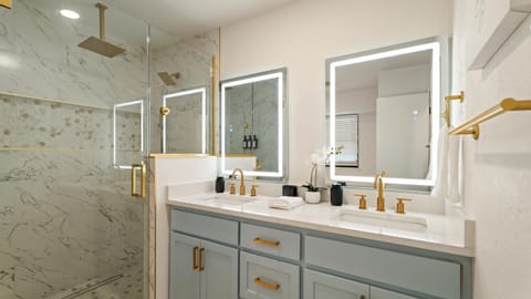 Luxury 3 BDR Edmond, Fuseball, Pac-Man, Sleeps 9 House in Edmond