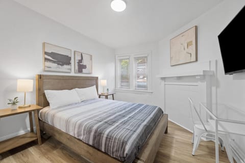 Pittsburgh Shadyside 3C Bright and Stylish Private Bedroom with Shared Bathroom Vacation rental in Shadyside