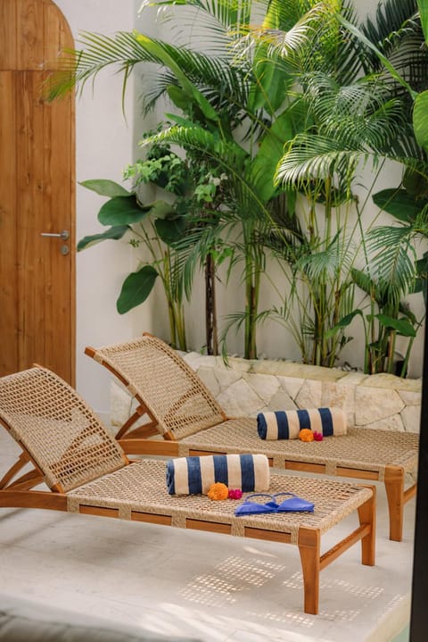 Day, Seating area, Swimming pool, sunbed