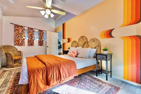 Retro Retreat - Fire Pit, Billiards, Media Room, Games House in Flower Mound