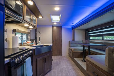 The Backyard Glampground - Camper Fire Pit & Games Campground/
RV Resort in Tampa